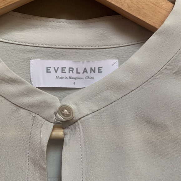 Everlane Silk Split Neck Shirt White/Gray Size 4 - Picture 3 of 8